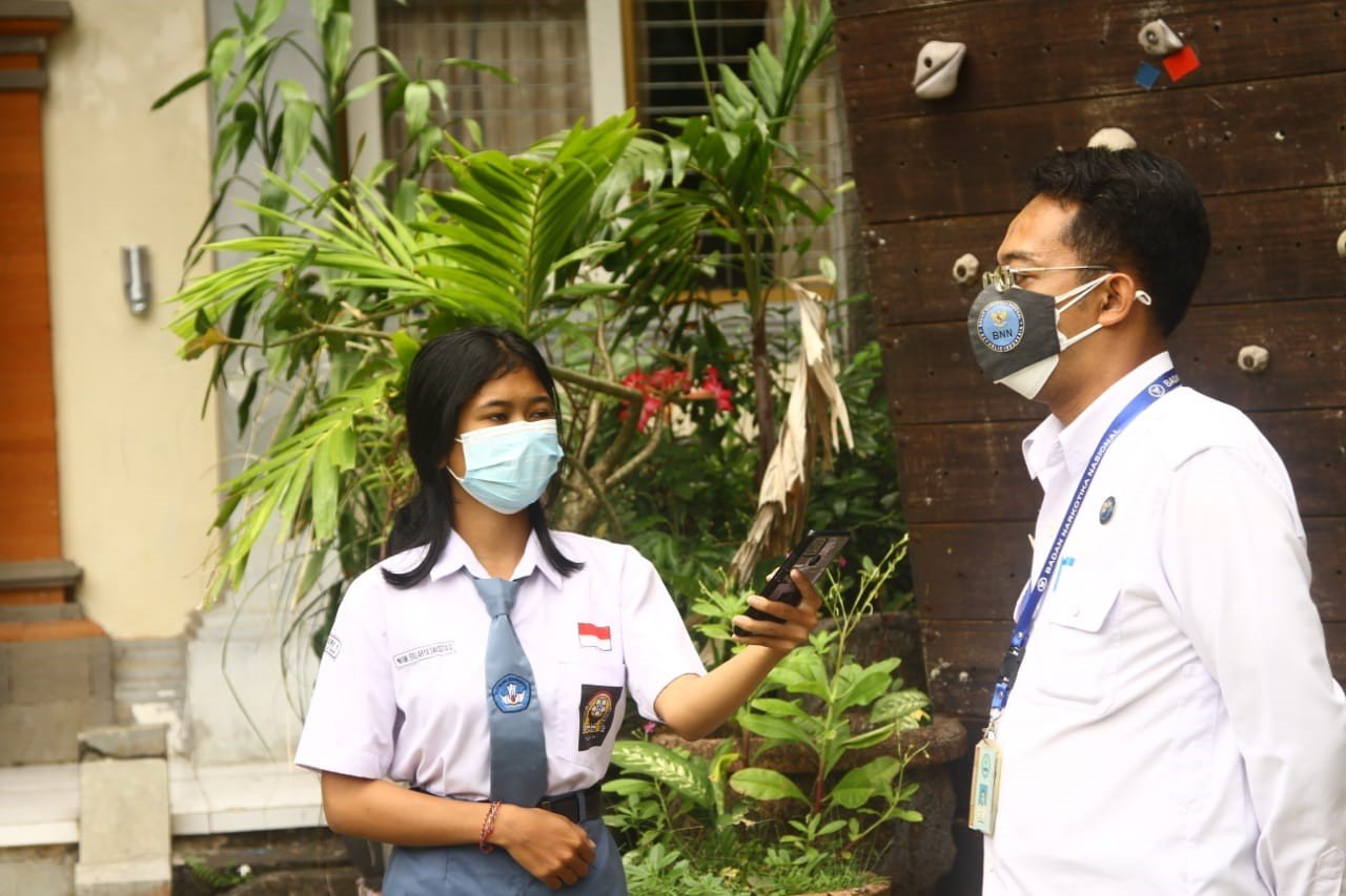 Ciptakan Lingkungan Bebas Narkoba, SMA Negeri 1 Kuta Selatan Melaksanakan Tes Urine dan Sosialisasi Penyalahgunaan Narkoba