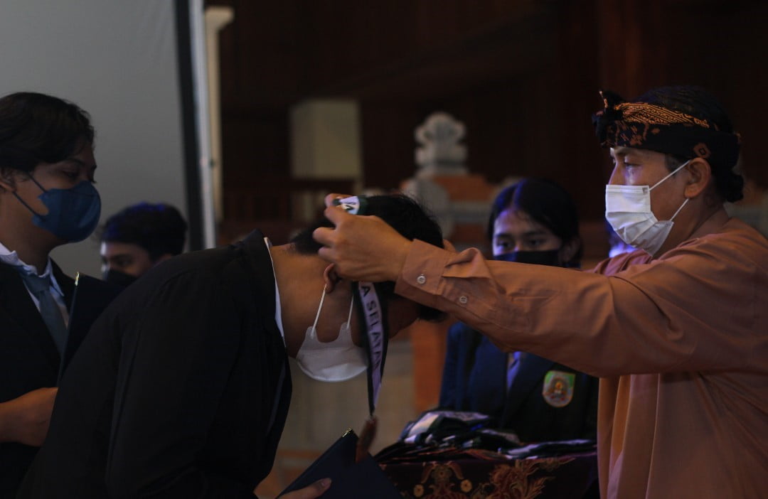 GRADUATION ‘EMERALD’ DITENGAH ENDEMI