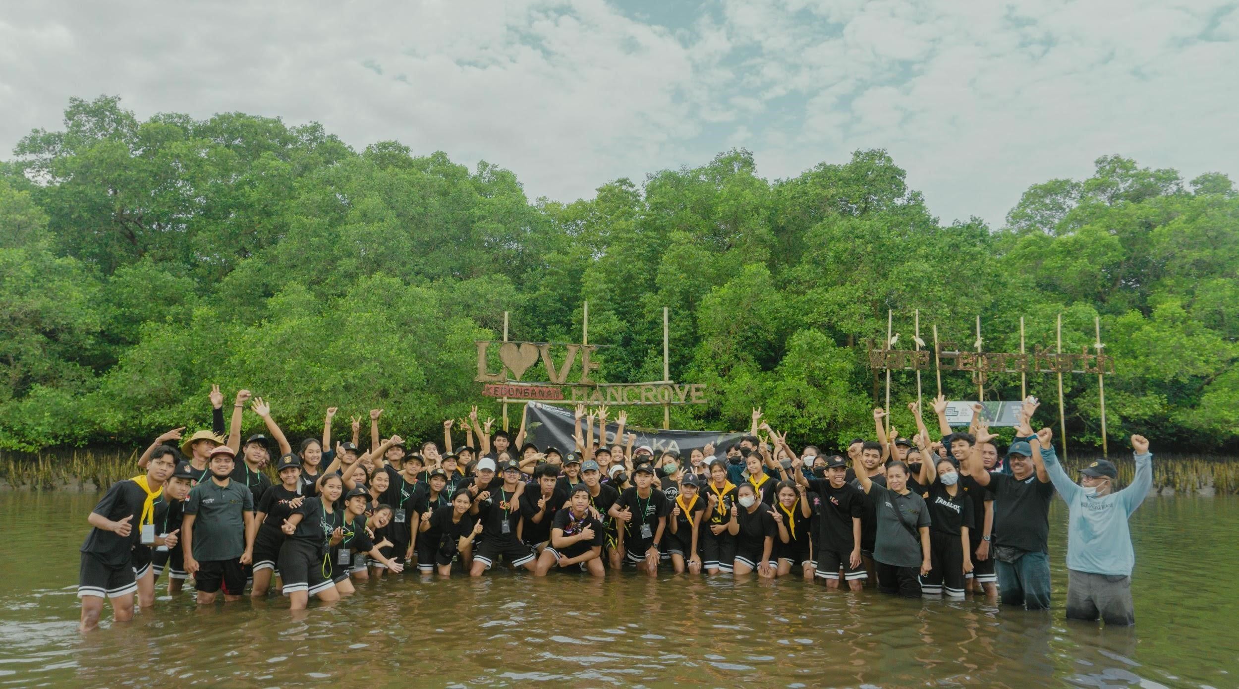 PEDULI LINGKUNGAN MELALUI OSAKA MANGROVE 2022
